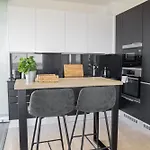 18th Floor High Point 1 Bdr With View - Free Garage Parking Apartment